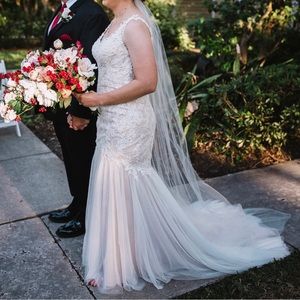 David’s Bridal wedding dress. Size 6/8. Ivory dress with blush underlay.